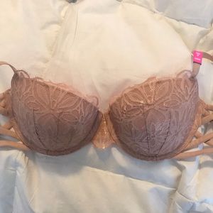 PINK date push up bra. Never been worn 32 DD